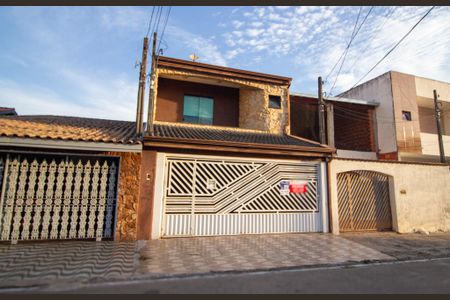 Casa para alugar com 349m², 3 quartos e 4 vagasFachada