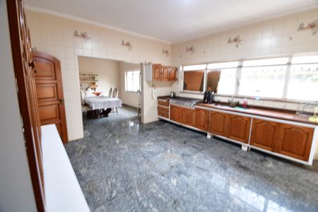 Casa para alugar com 500m², 4 quartos e 6 vagasCozinha