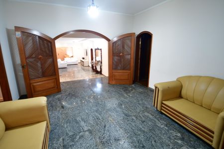Casa para alugar com 500m², 4 quartos e 6 vagasSala