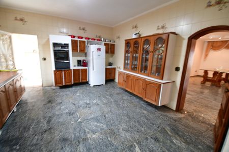 Casa para alugar com 500m², 4 quartos e 6 vagasCozinha