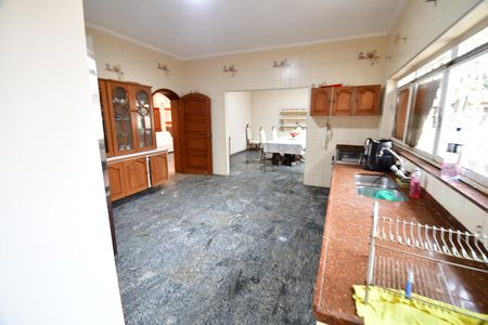 Casa para alugar com 500m², 4 quartos e 6 vagasCozinha