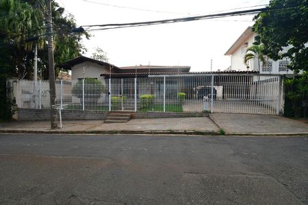 Fachada de casa para alugar com 4 quartos, 500m² em Parque Taquaral, Campinas