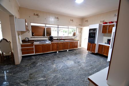 Casa para alugar com 500m², 4 quartos e 6 vagasCozinha