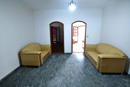 Casa para alugar com 500m², 4 quartos e 6 vagasSala