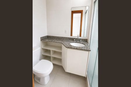 Banheiro 1 de apartamento para alugar com 2 quartos, 70m² em São João, Porto Alegre