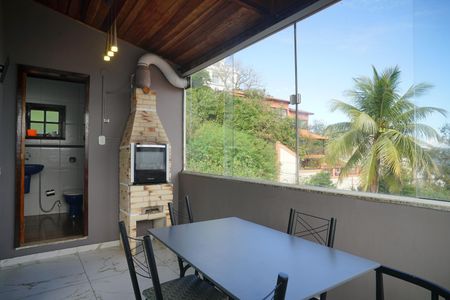 Varanda de casa para alugar com 2 quartos, 100m² em Camboinhas, Niterói