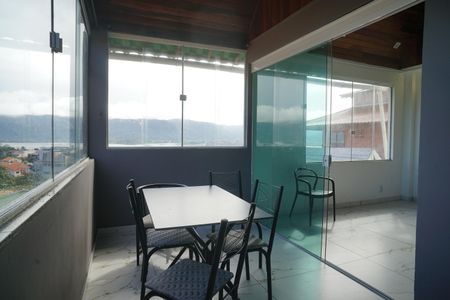 Casa para alugar com 100m², 2 quartos e 1 vaga Casa para alugar com 100m², 2 quartos e 1 vagaVaranda