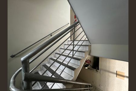 Escada de apartamento para alugar com 2 quartos, 68m² em Manacás, Belo Horizonte