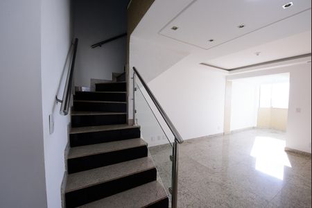 Apartamento à venda com 247m², 5 quartos e 4 vagas Apartamento à venda com 247m², 5 quartos e 4 vagasEscada cobertura