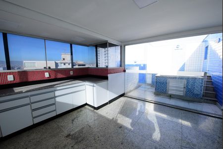Apartamento à venda com 247m², 5 quartos e 4 vagas Apartamento à venda com 247m², 5 quartos e 4 vagasCozinha 2