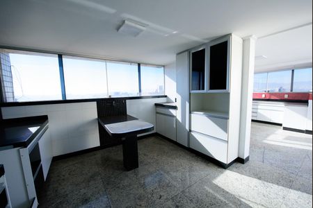 Apartamento à venda com 247m², 5 quartos e 4 vagas Apartamento à venda com 247m², 5 quartos e 4 vagasCozinha 2