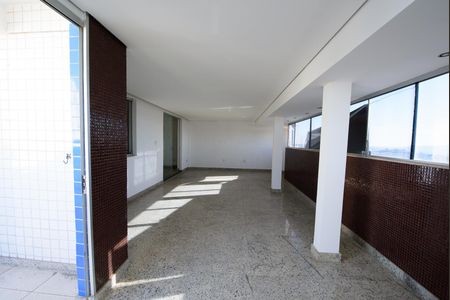 Apartamento à venda com 247m², 5 quartos e 4 vagas Apartamento à venda com 247m², 5 quartos e 4 vagasCobertura
