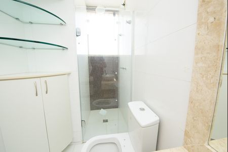Apartamento à venda com 247m², 5 quartos e 4 vagas Apartamento à venda com 247m², 5 quartos e 4 vagasBanheiro da Suíte 2
