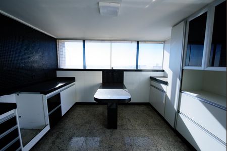 Apartamento à venda com 247m², 5 quartos e 4 vagas Apartamento à venda com 247m², 5 quartos e 4 vagasCozinha 2