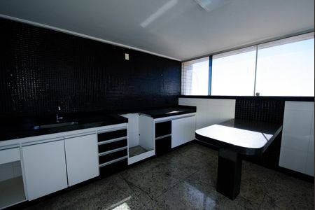 Apartamento à venda com 247m², 5 quartos e 4 vagas Apartamento à venda com 247m², 5 quartos e 4 vagasCozinha 2