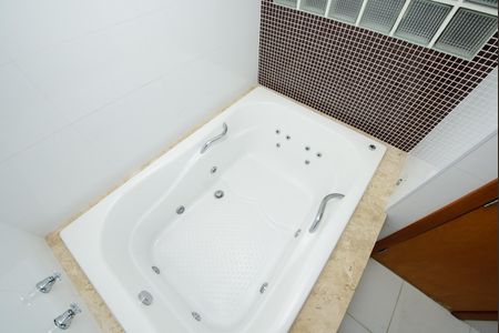 Apartamento à venda com 247m², 5 quartos e 4 vagas Apartamento à venda com 247m², 5 quartos e 4 vagasBanheiro da Suíte 2