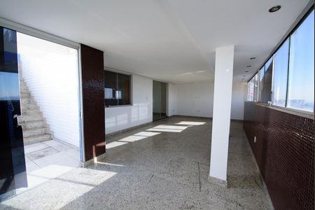 Apartamento à venda com 247m², 5 quartos e 4 vagas Apartamento à venda com 247m², 5 quartos e 4 vagasCobertura