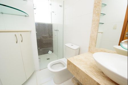 Apartamento à venda com 247m², 5 quartos e 4 vagas Apartamento à venda com 247m², 5 quartos e 4 vagasBanheiro da Suíte 2