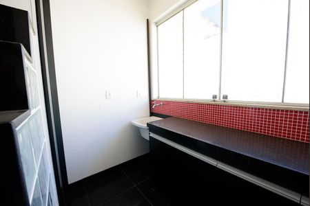 Apartamento à venda com 247m², 5 quartos e 4 vagas Apartamento à venda com 247m², 5 quartos e 4 vagasÁrea de Serviço 1