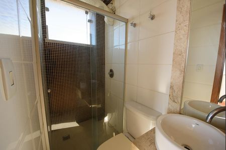 Apartamento à venda com 247m², 5 quartos e 4 vagas Apartamento à venda com 247m², 5 quartos e 4 vagasBanheiro da Suíte 1
