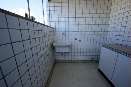 Apartamento à venda com 247m², 5 quartos e 4 vagas Apartamento à venda com 247m², 5 quartos e 4 vagasÁrea de Serviço 2