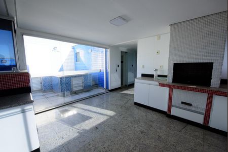 Apartamento à venda com 247m², 5 quartos e 4 vagas Apartamento à venda com 247m², 5 quartos e 4 vagasCozinha 2