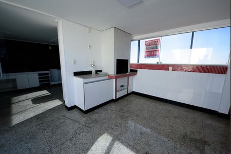 Apartamento à venda com 247m², 5 quartos e 4 vagas Apartamento à venda com 247m², 5 quartos e 4 vagasCozinha 2