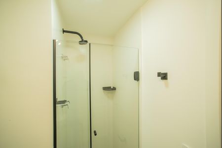 Banheiro de kitnet/studio para alugar com 1 quarto, 18m² em Vila Clementino, São Paulo