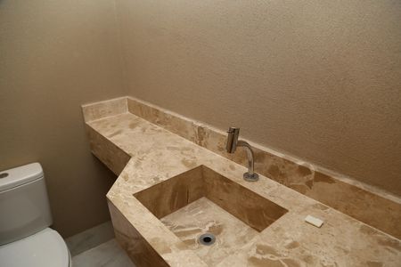 Banheiro Suíte 2 de casa à venda com 3 quartos, 118m² em Vila Redencao, Goiânia