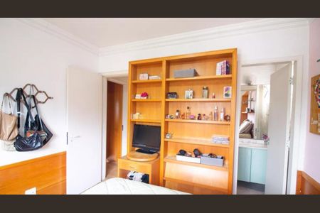 Casa à venda com 4 quartos, 230m² em Brooklin, São Paulo
