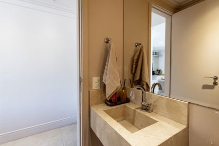 Lavabo de apartamento à venda com 3 quartos, 130m² em Vila Ipojuca, São Paulo
