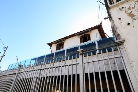 Casa para alugar com 300m², 3 quartos e 1 vaga Casa para alugar com 300m², 3 quartos e 1 vagaFachada