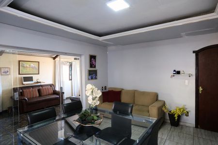 Casa para alugar com 300m², 3 quartos e 1 vaga Casa para alugar com 300m², 3 quartos e 1 vagaSala