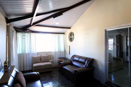 Casa para alugar com 300m², 3 quartos e 1 vaga Casa para alugar com 300m², 3 quartos e 1 vagaVaranda da Sala
