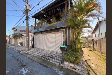 Fachada  de casa à venda com 4 quartos, 323m² em Cidade São Jorge, Santo André