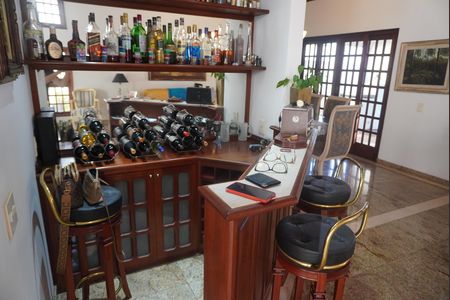Detalhe Sala de casa de condomínio à venda com 5 quartos, 380m² em Alphaville, Santana de Parnaíba