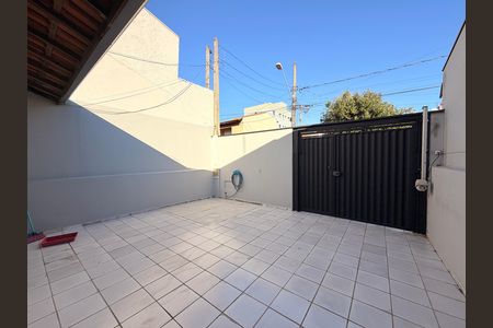 Garagem de casa à venda com 2 quartos, 123m² em Parque Residencial Almerinda Chaves, Jundiaí