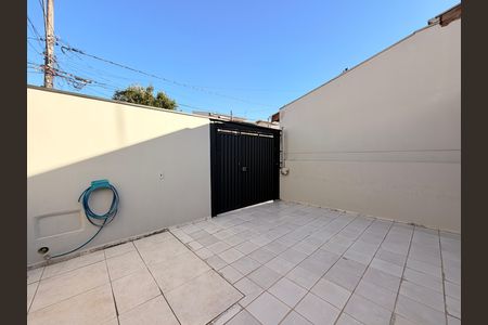 Garagem de casa à venda com 2 quartos, 123m² em Parque Residencial Almerinda Chaves, Jundiaí