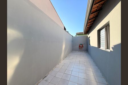 Quintal de casa à venda com 2 quartos, 123m² em Parque Residencial Almerinda Chaves, Jundiaí
