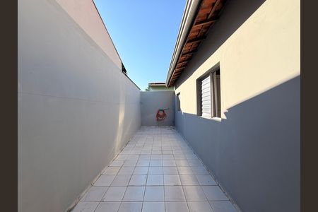 Quintal de casa à venda com 2 quartos, 123m² em Parque Residencial Almerinda Chaves, Jundiaí