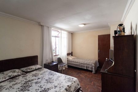 Casa à venda com 250m², 3 quartos e 3 vagas Casa à venda com 250m², 3 quartos e 3 vagasQuarto 2
