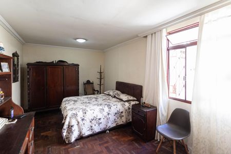 Casa à venda com 250m², 3 quartos e 3 vagas Casa à venda com 250m², 3 quartos e 3 vagasQuarto 2