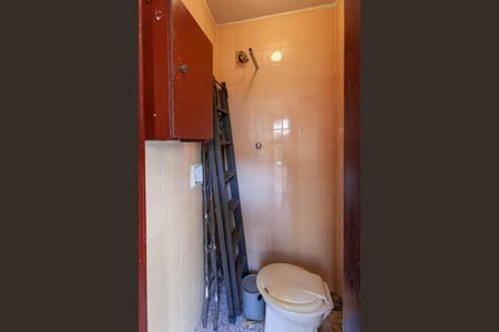 Casa à venda com 250m², 3 quartos e 3 vagas Casa à venda com 250m², 3 quartos e 3 vagasBanheiro de serviço