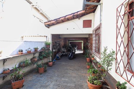 Casa à venda com 250m², 3 quartos e 3 vagas Casa à venda com 250m², 3 quartos e 3 vagasGaragem