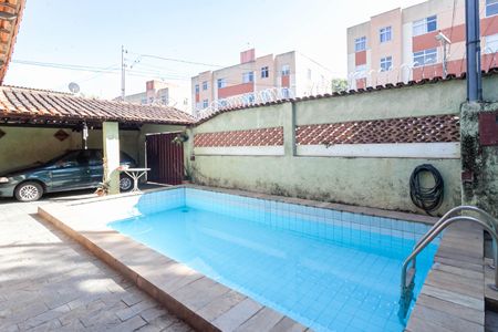 Casa à venda com 250m², 3 quartos e 3 vagas Casa à venda com 250m², 3 quartos e 3 vagasPiscina