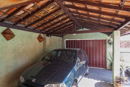 Casa à venda com 250m², 3 quartos e 3 vagas Casa à venda com 250m², 3 quartos e 3 vagasGaragem