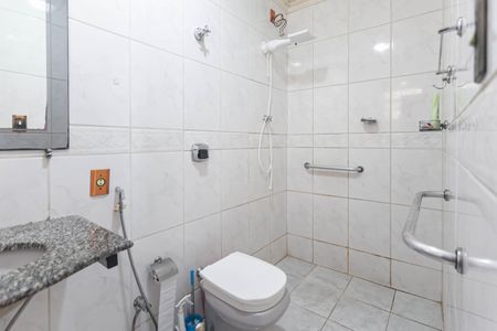Casa à venda com 250m², 3 quartos e 3 vagas Casa à venda com 250m², 3 quartos e 3 vagasBanheiro da suíte