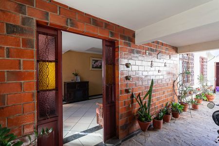 Casa à venda com 250m², 3 quartos e 3 vagas Casa à venda com 250m², 3 quartos e 3 vagasEntrada