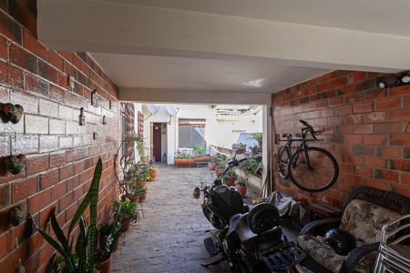 Casa à venda com 250m², 3 quartos e 3 vagas Casa à venda com 250m², 3 quartos e 3 vagasGaragem