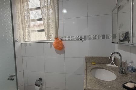 Banheiro de apartamento para alugar com 3 quartos, 90m² em Boqueirão, Santos